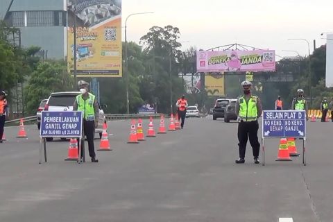 Penutupan jalan dan ganjil genap kendaraan efektif tekan mobilitas