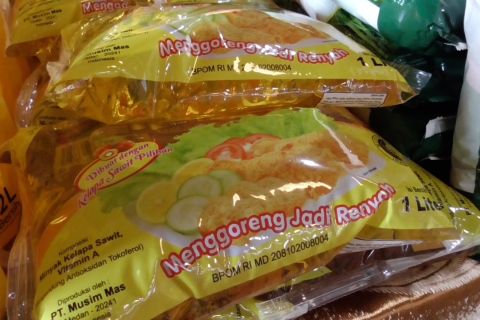 Bulog Sumut bantu pemerintah sediakan 5 ribu liter minyak goreng