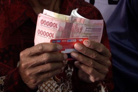 Percepatan penyaluran bansos di Palangka Raya dipantau anggota DPR RI