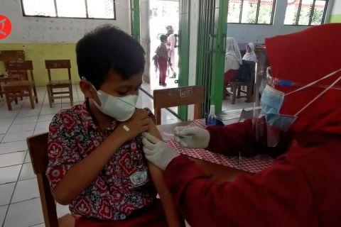 Bupati Irna targetkan vaksinasi anak usia 6-11 tahun rampung 2 pekan
