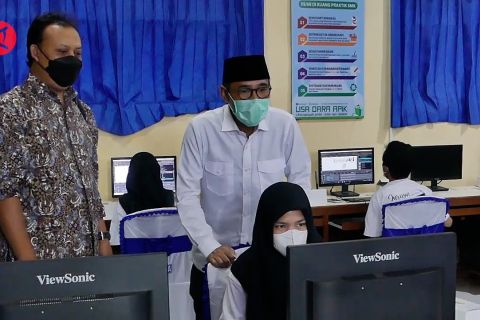 Bupati Al Khadziq dukung industri kreatif di sekolah multimedia