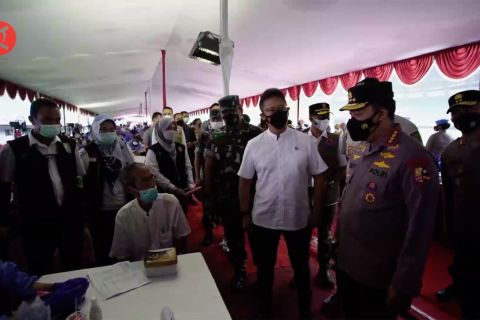 Kapolri imbau tidak panik dan ikut vaksinasi hadapi lonjakan COVID-19