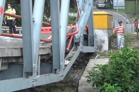 Jembatan Ngawi-Bojonegoro rusak, jembatan darurat akan dipasang