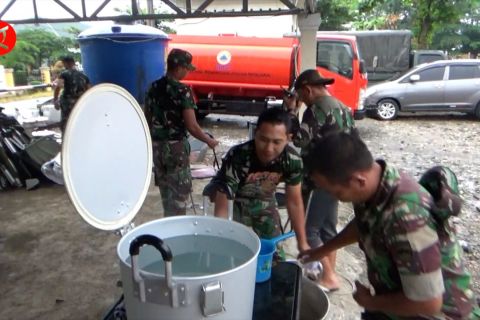 TNI dirikan dapur umum bagi korban gempa Pasbar