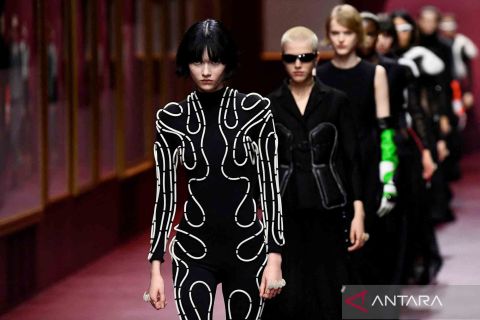 Rumah mode Dior pamerkan koleksi busana Musim Gugur-Musim Dingin 2022/2023