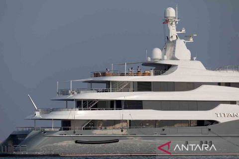 Para miliader Rusia pindahkan superyacht ke Maladewa imbas sanksi atas negaranya