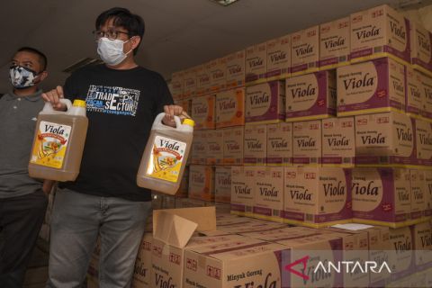 53 ton minyak goreng diduga ditimbun di dua gudang di Palu