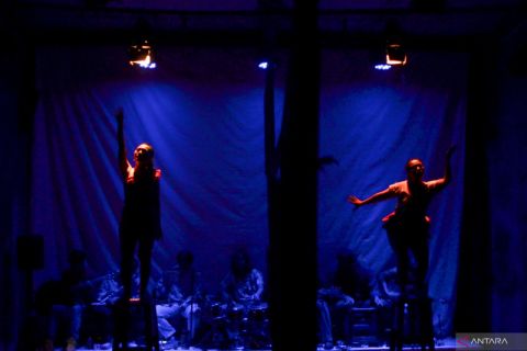 Pentas orkes dangdut lajong Nunik Bacot