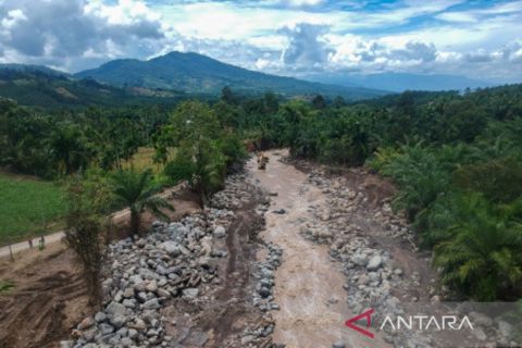 Aliran Sungai Batang Kilangan Rusak