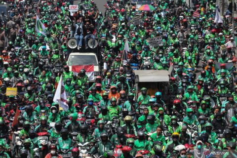 Unjuk rasa ojek daring di Surabaya