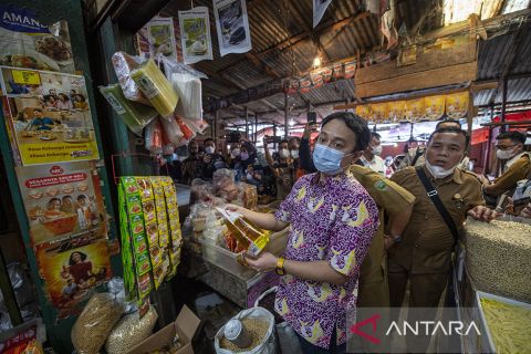 Wamendag tinjau langsung ketersediaan barang pokok di pasar