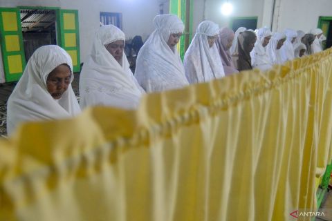 Tarawih pertama jamaah Tarekat Naqsabandiyah