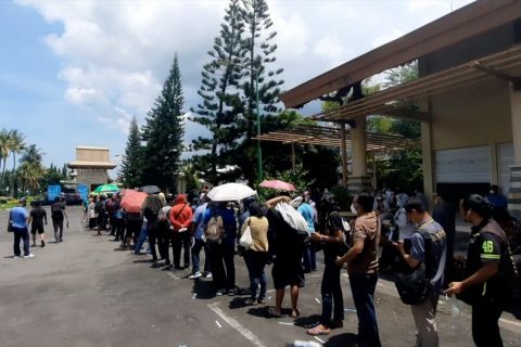 Antrean panjang hari pertama penukaran tiket MotoGP Mandalika