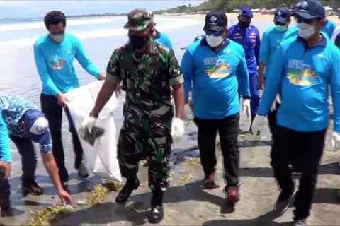 Menteri KKP ajak nelayan Bali bersihkan sampah di pantai dan laut