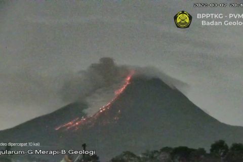 BPBD imbau masyarakat waspadai luncuran awan panas Merapi