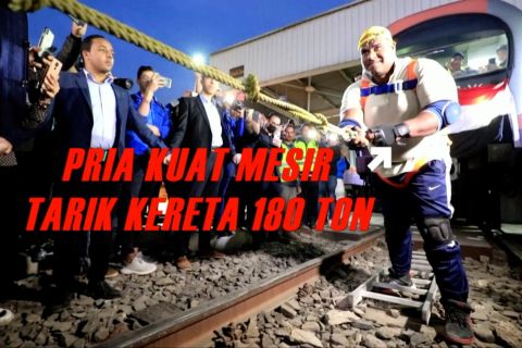 Pria kuat Mesir tarik kereta 180 ton di Stasiun Kairo