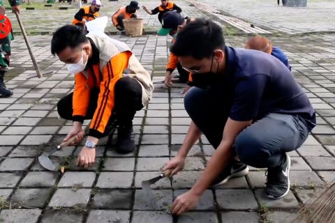 Gibran dan Raja Mangkunegaran Bhre ikuti kerja bakti sambut G20