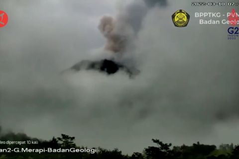 Aktivitas Merapi meningkat, Ganjar minta aktifkan lagi Desa Kembar