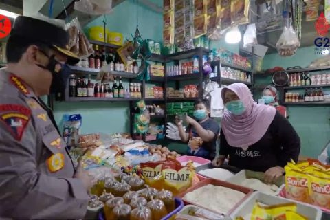 Tinjau Pasar Wonokromo kapolri cek kelangkaan minyak goreng curah