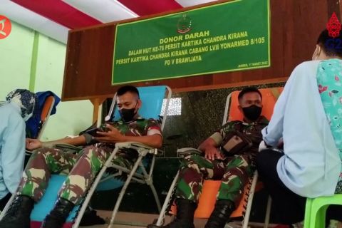 Yon Armed 8 Jember bantu PMI cukupi stok darah jelang Ramadhan