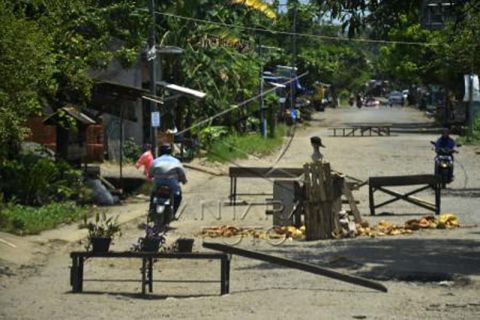 Protes jalan rusak di Gowa