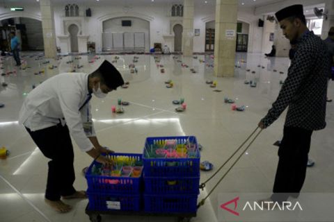 Persiapkan buka puasa bersama di masjid