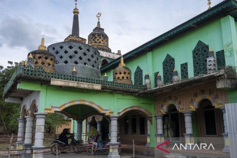 Kubah Masjid Berarsitektur Stupa di Sigi