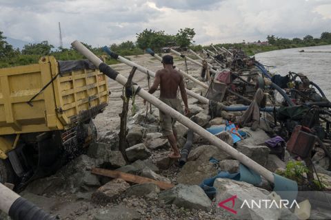 Penambang Pasir Rakyat Terdampak Distribusi Solar