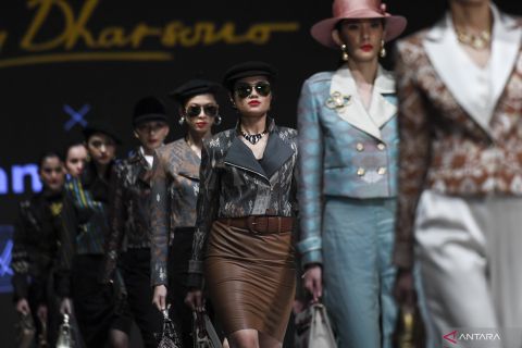 Hari terakhir Indonesia Fashion Week 2022