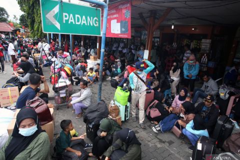 Arus mudik di Terminal Kalideres