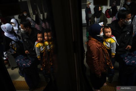 Arus mudik H-5 di Stasiun Pasar Senen
