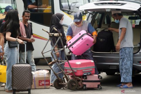 Arus mudik di terminal Kalideres