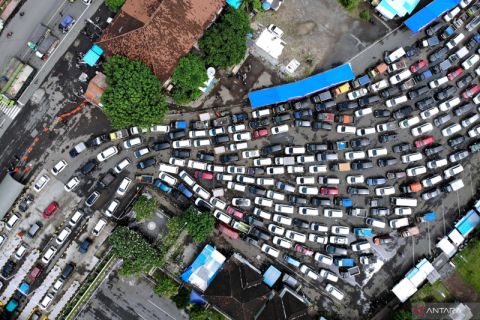 Antrean pemudik di Pelabuhan Gilimanuk