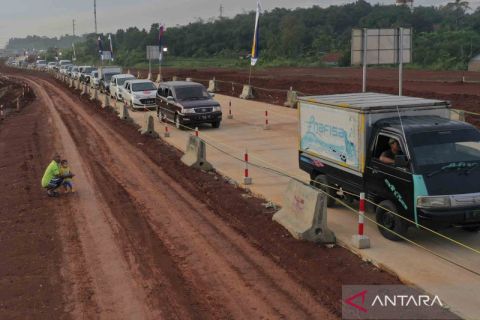 Rekayasa lalu lintas di tol Japek, kendaraan arah Jakarta lewati jalur alternatif