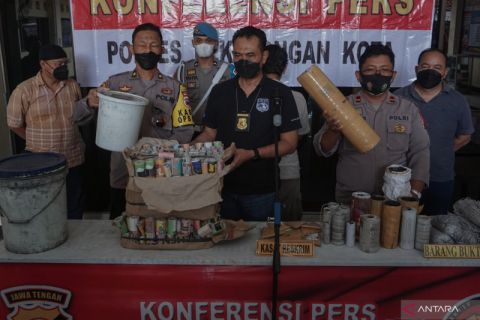 Polisi amankan ratusan petasan