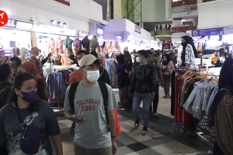 Pasar Tanah Abang kembali ramai pengunjung