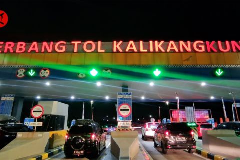 Penerapan satu arah di gerbang tol Kalikangkung terpantau lancar