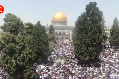Puluhan ribu Muslim shalat Jumat terakhir Ramadhan di Al Aqsha