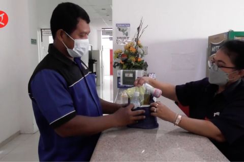 PMI Semarang hadiahkan minyak goreng bagi pendonor selama Ramadhan