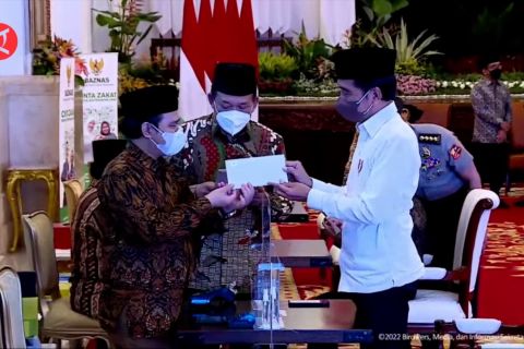 Presiden Jokowi salurkan zakat melalui Baznas