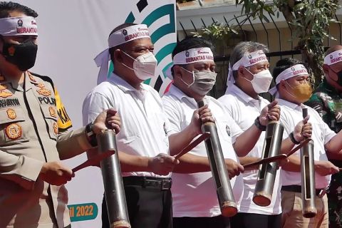 Serempak bunyikan kentongan pengingat bahaya narkoba