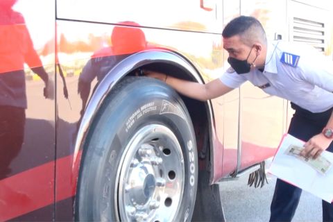 Terminal AKAP WA Gara Palangka Raya rutin inspeksi kelaikan bus