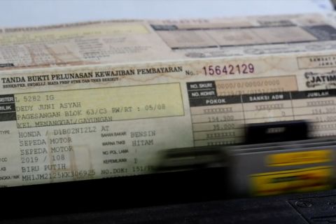 Jatim putihkan pajak kendaraan dan perbanyak hadiah umroh