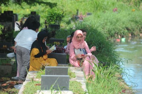 Tradisi Ziarah Makam Saat Idul Fitri