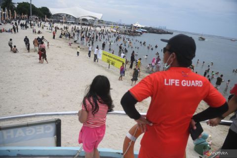 Liburan Idul Fitri di Pantai Ancol