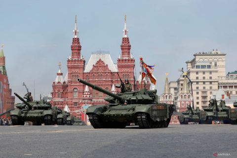 Latihan parade militer menyambut Hari kemenangan di Rusia