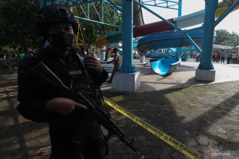 Seluncuran wahana permainan air ambrol di Kenjeran Water Park