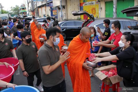 Prosesi Pindapata di Makassar