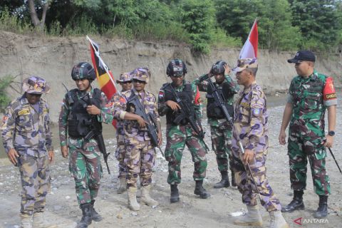 Patroli perbatasan TNI dan polisi perbatasan RDTL