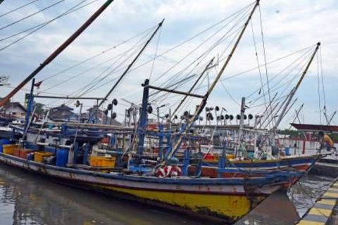 Hindari Gelombang Tinggi Nelayan Tak Melaut